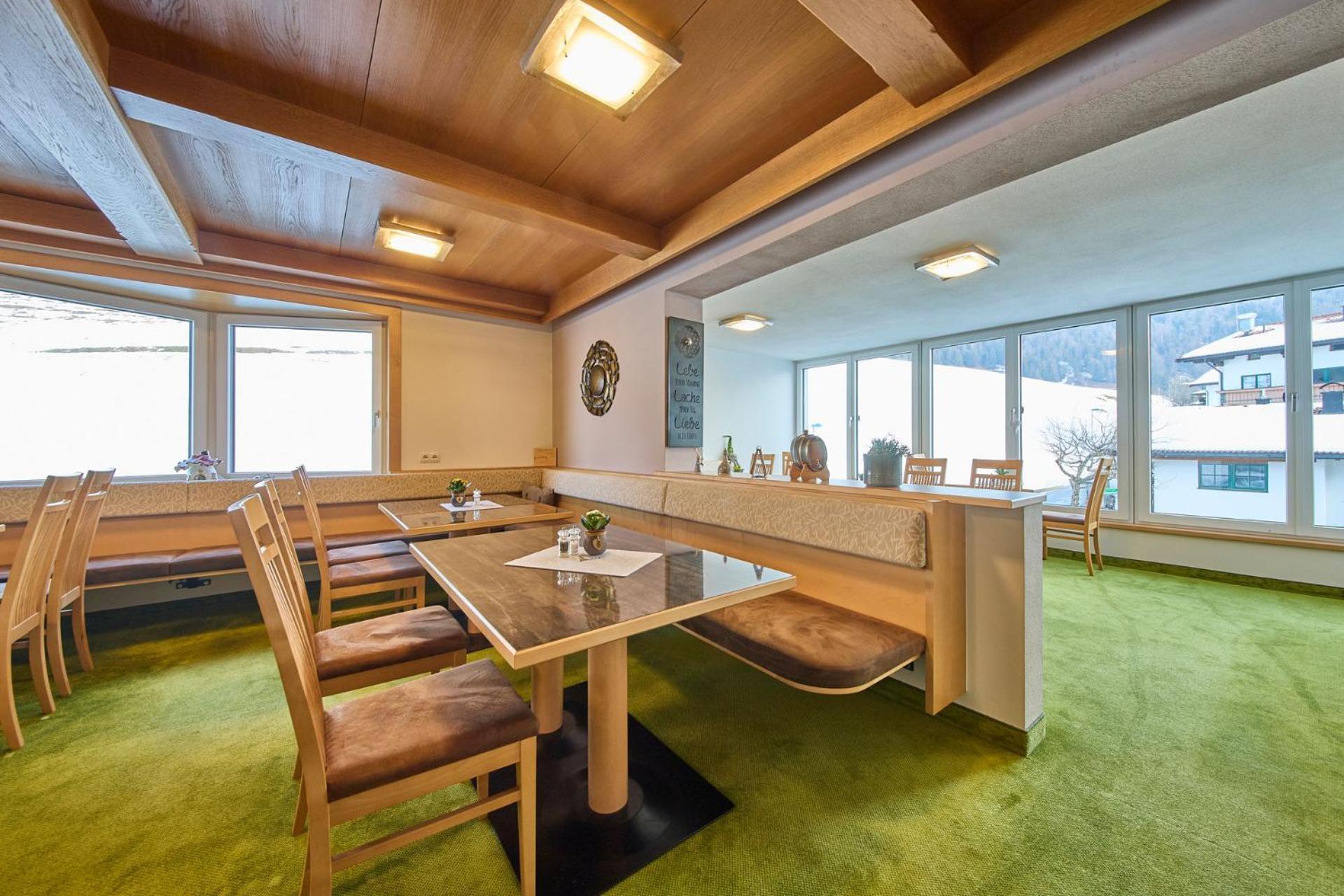 Apartahotel Garni Tirol 3*